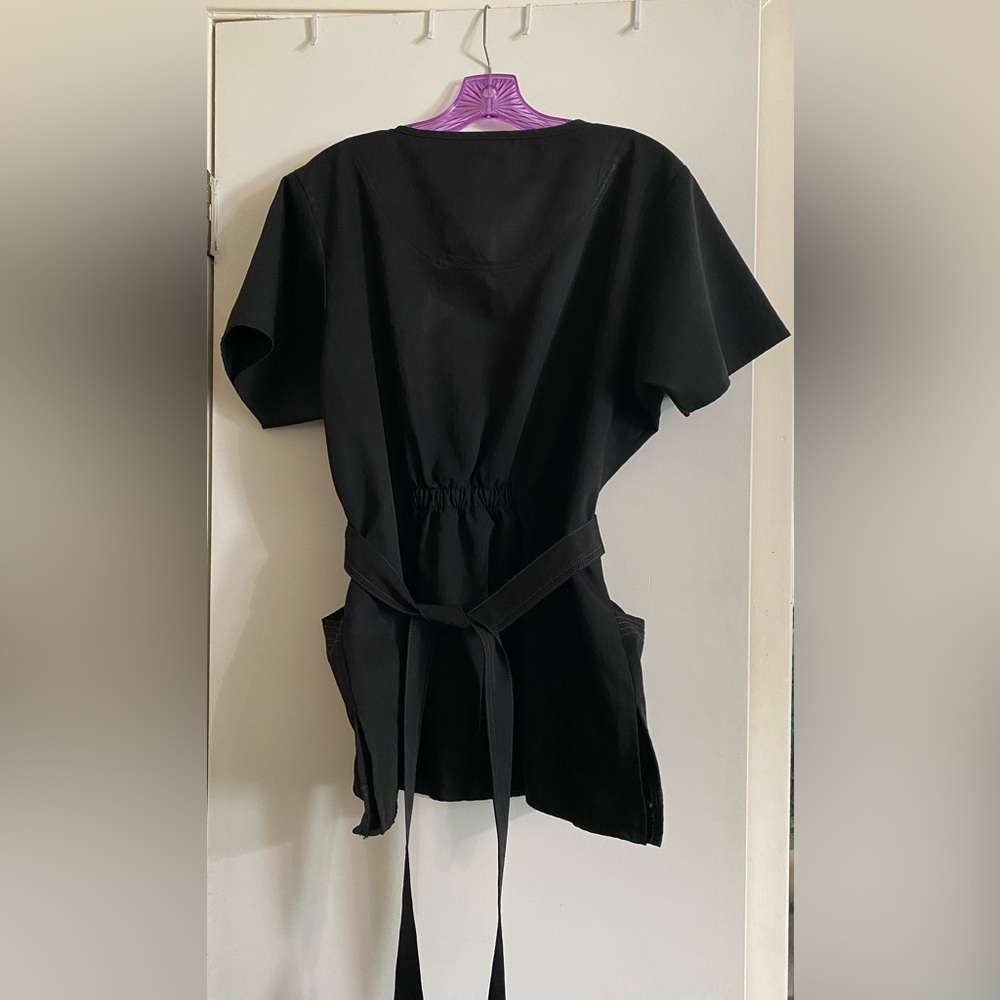 Dickies Black label V-Neck Scrub Top - Picture 2 of 9